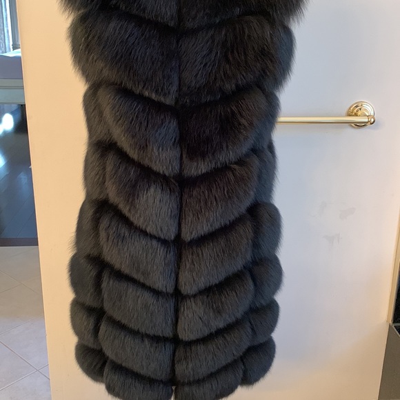 YVES Solomon Black fur vest new - Picture 10 of 11